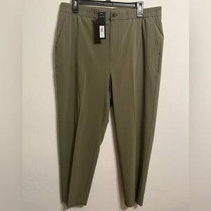 Banana Republic Factory green AIRSTRETCH TAPER PANT Large